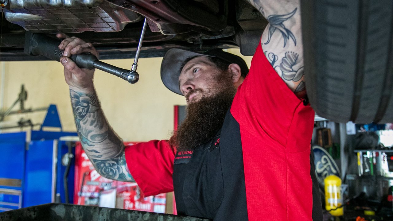 Network Automotive technicians and service bays