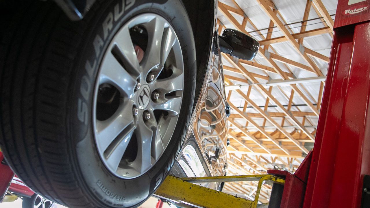 Network Automotive technicians and service bays