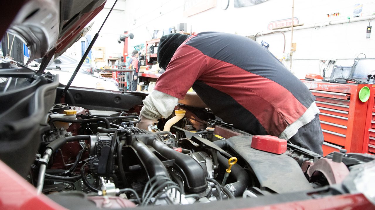 Network Automotive technicians and service bays