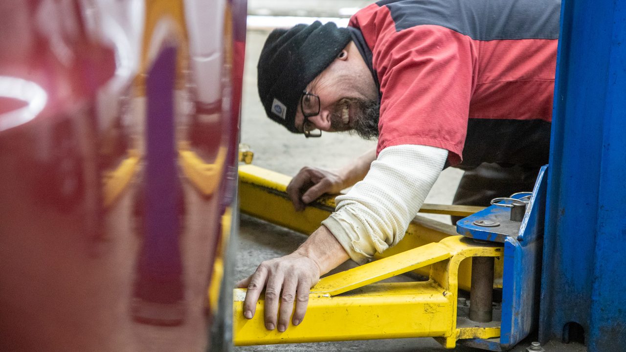 Network Automotive technicians and service bays