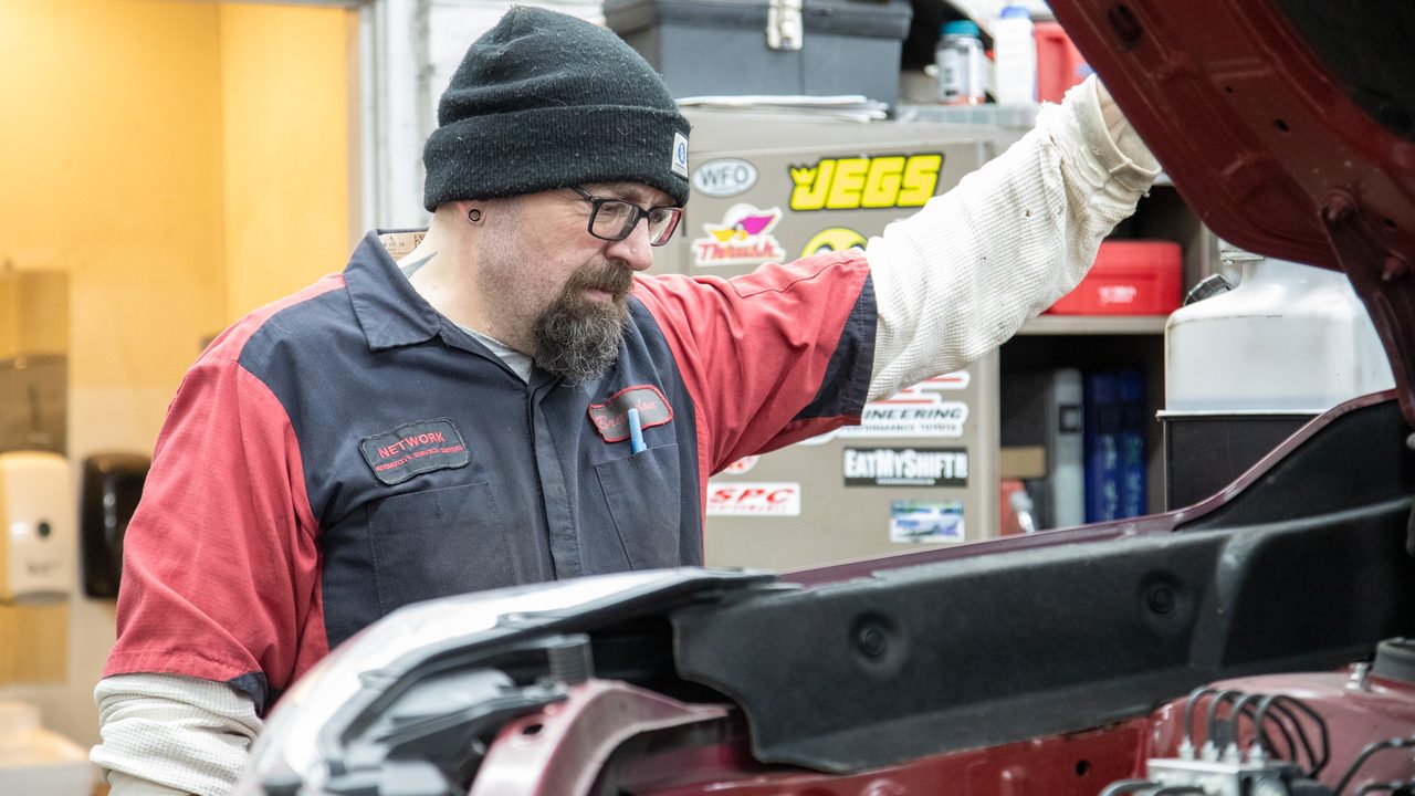 Network Automotive technicians and service bays